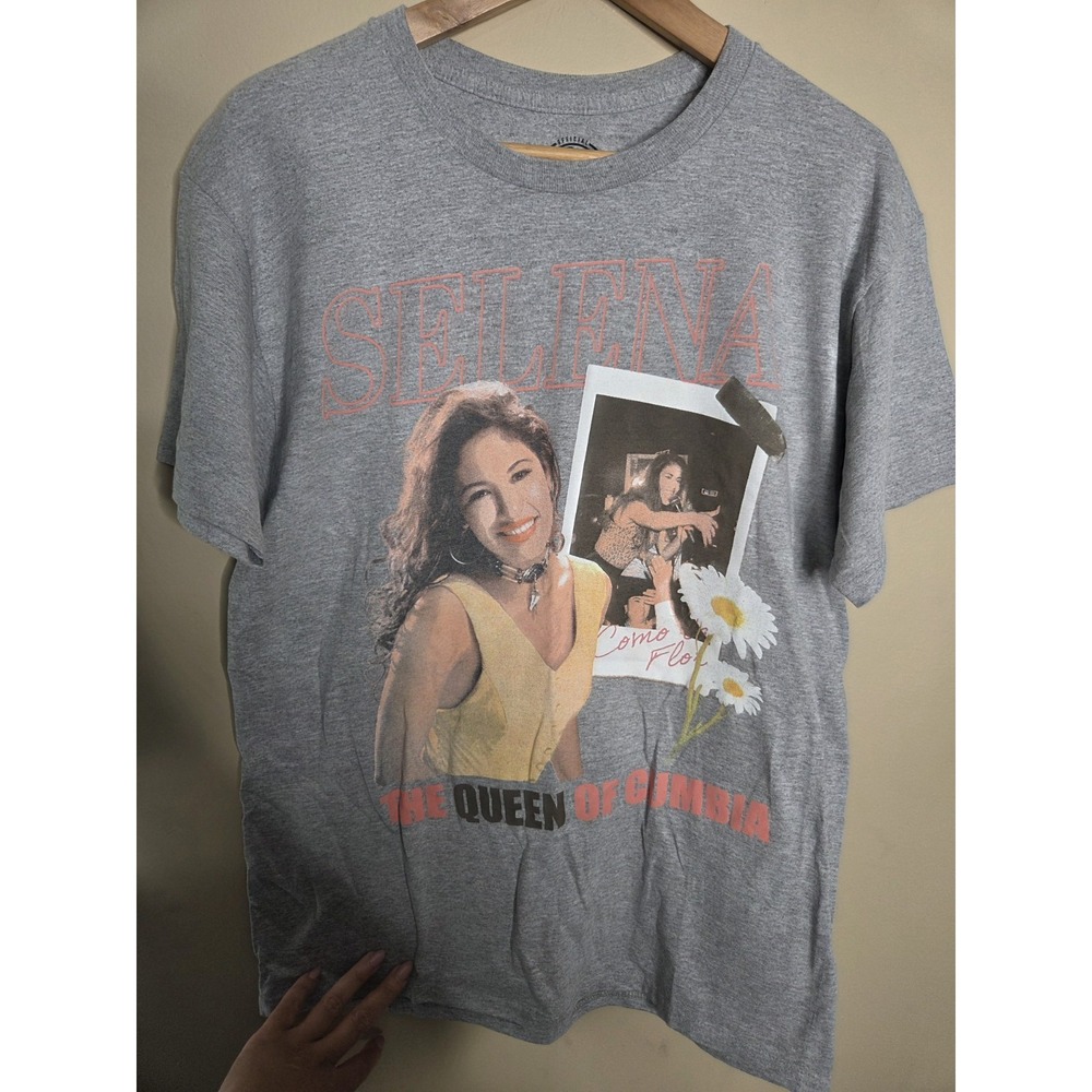 Y2K Selena tour band music graphic tee Size Medium Front and back print